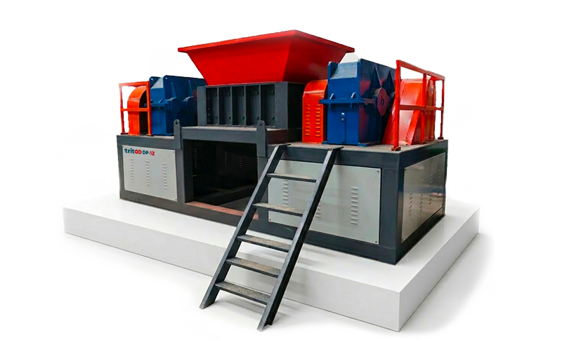 Trituradora Industrial Tritoo DP-12 Trituradora Industrial Tritoo modelo DP-12, tiene una potencia 37 kw x 2 motores, rodillo de 1200 mm largo x 400 diámetro